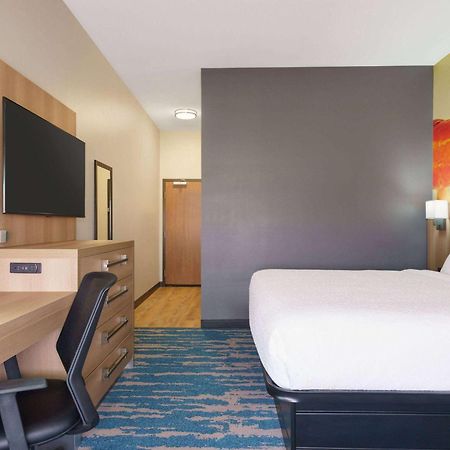 La Quinta Inn & Suites By Wyndham San Antonio Seaworld Lafb Zewnętrze zdjęcie