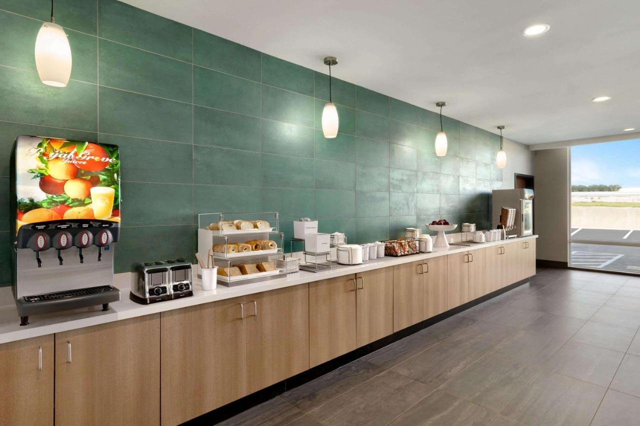 La Quinta Inn & Suites By Wyndham San Antonio Seaworld Lafb Zewnętrze zdjęcie
