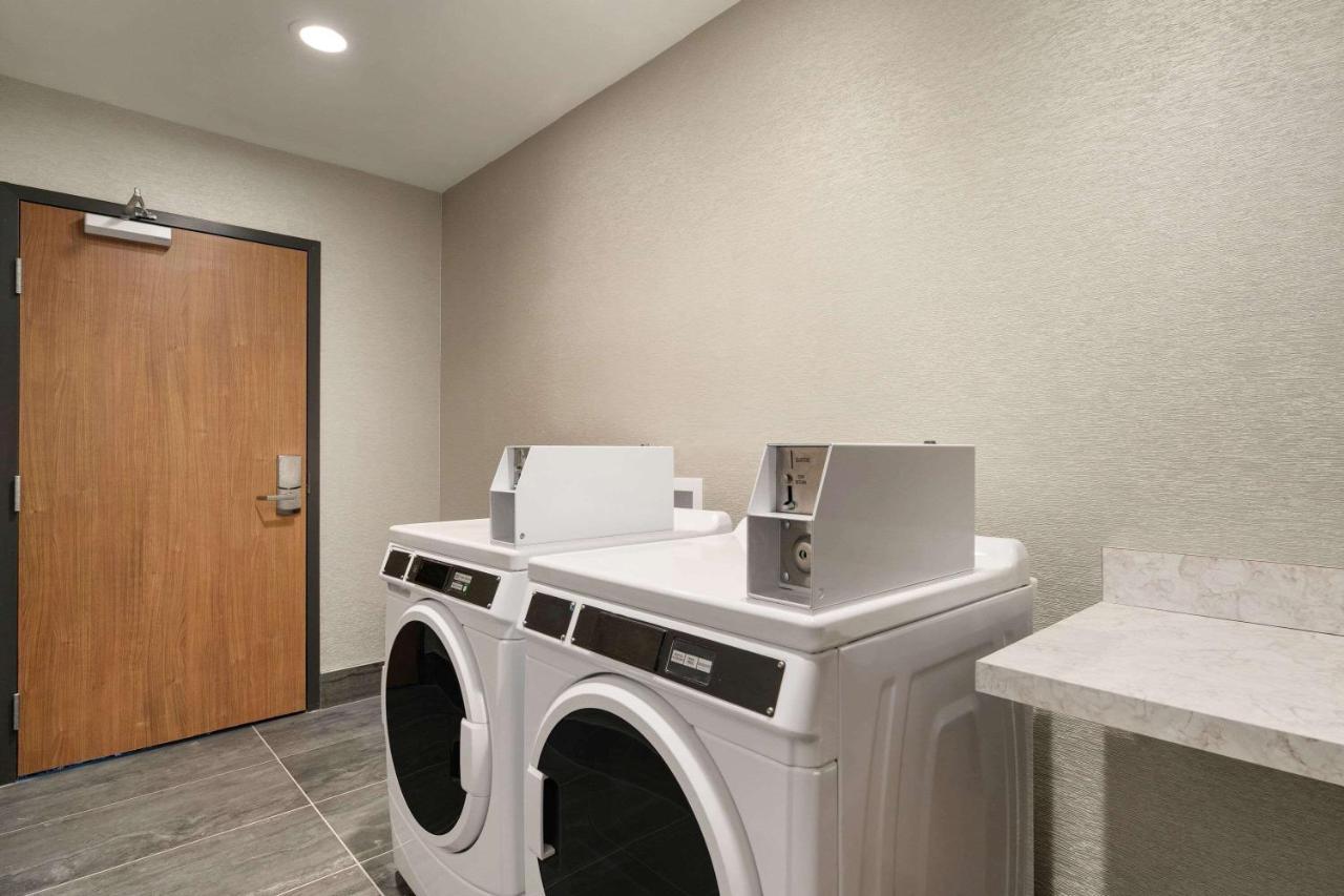 La Quinta Inn & Suites By Wyndham San Antonio Seaworld Lafb Zewnętrze zdjęcie