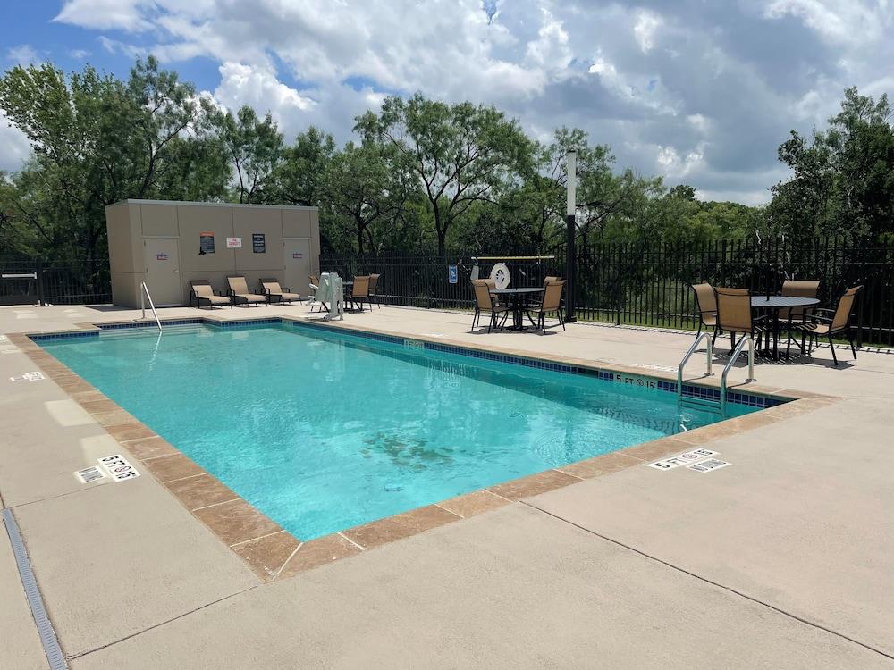 La Quinta Inn & Suites By Wyndham San Antonio Seaworld Lafb Zewnętrze zdjęcie