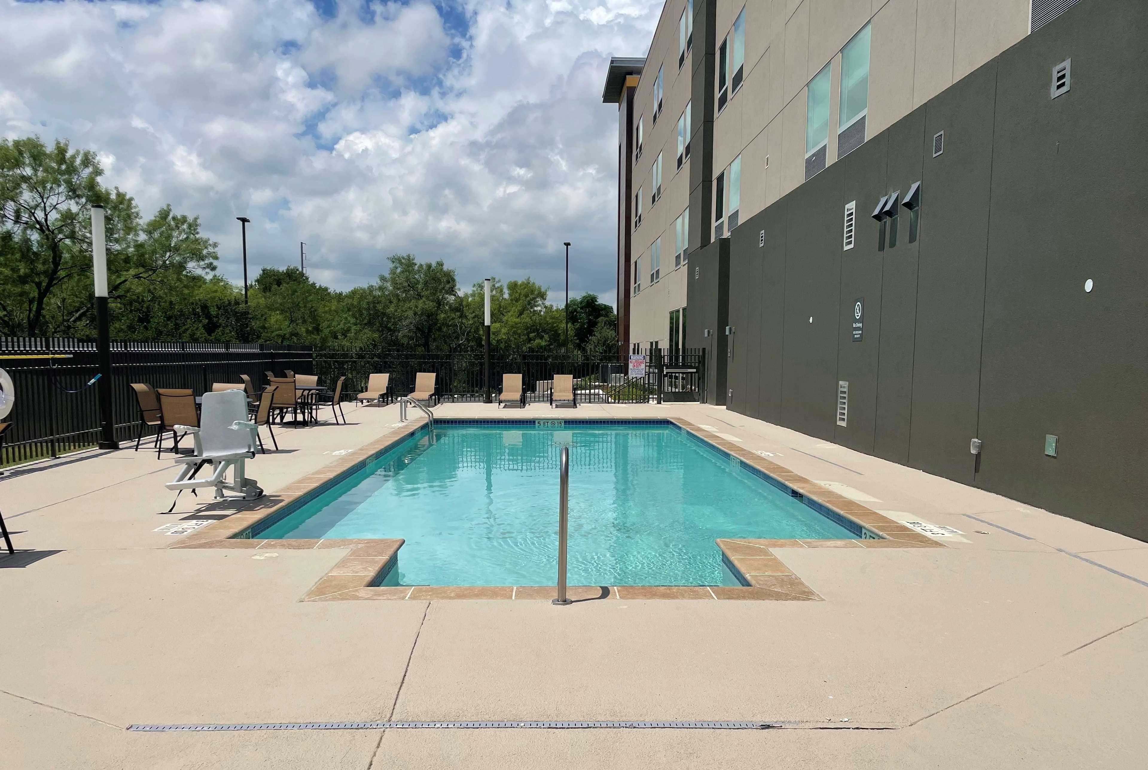 La Quinta Inn & Suites By Wyndham San Antonio Seaworld Lafb Zewnętrze zdjęcie