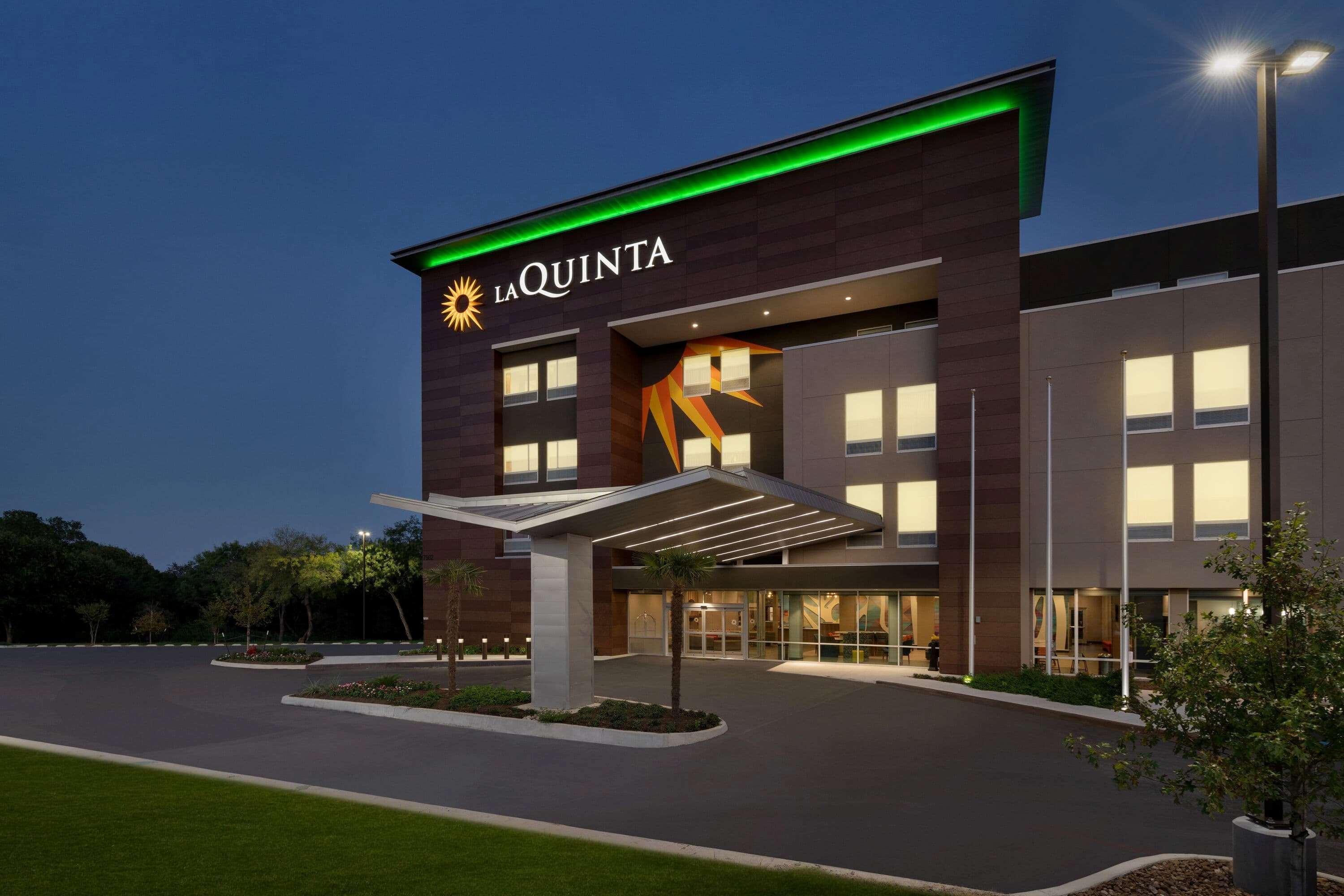 La Quinta Inn & Suites By Wyndham San Antonio Seaworld Lafb Zewnętrze zdjęcie